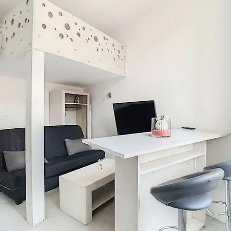 Le Pre I - - 9 Min Palais - * Cannes