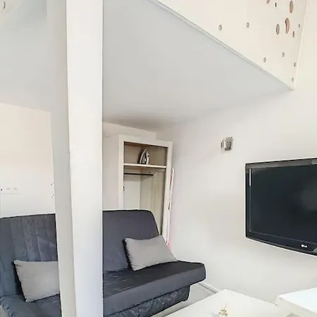 Apartment Le Pre I - - 9 Min Palais -