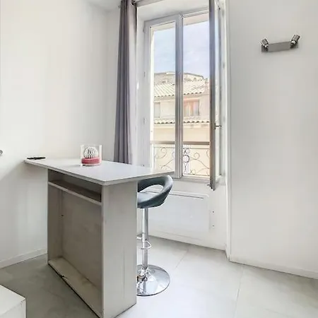 Le Pre I - - 9 Min Palais -